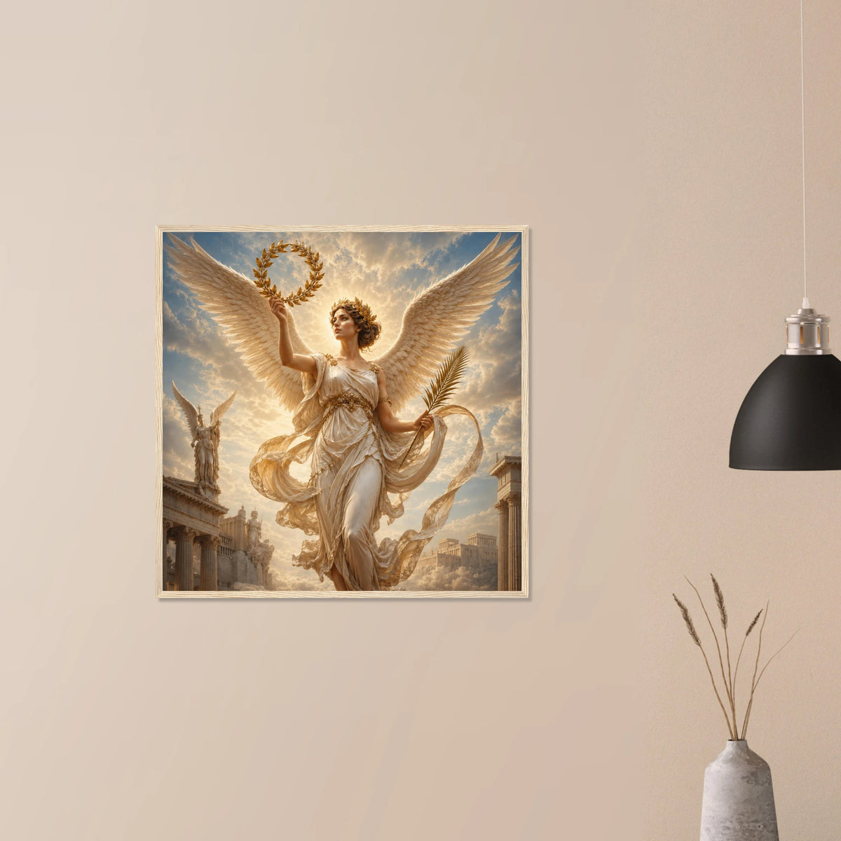 Gerahmte Fine Art von Nike der griechischen Göttin des Sieges mit Flügeln und Lorbeerkranz vor antiken Säulen im stilvollen Interieur von babasan aus der Kollektion Griechische Götter